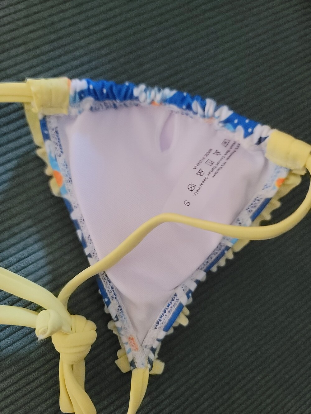 Retro Style Daisy Ruffle Bikini Set Size Small - Picture 7 of 9